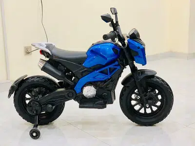 4-wheel electric moto for kids with remote control and lights