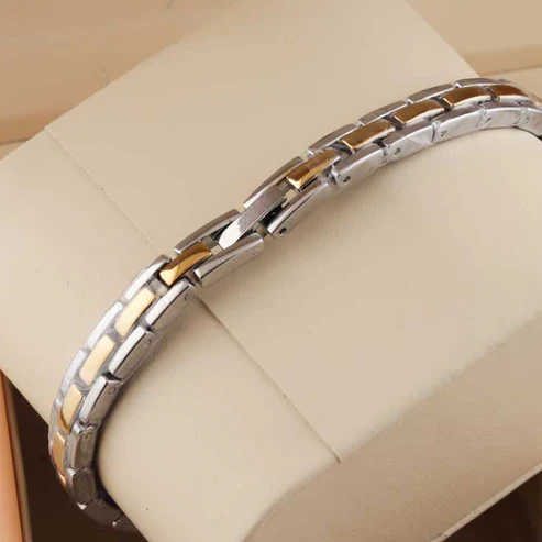 Bold Sparkling Women’s Watch 1