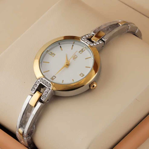 Bold Sparkling Women’s Watch — 011