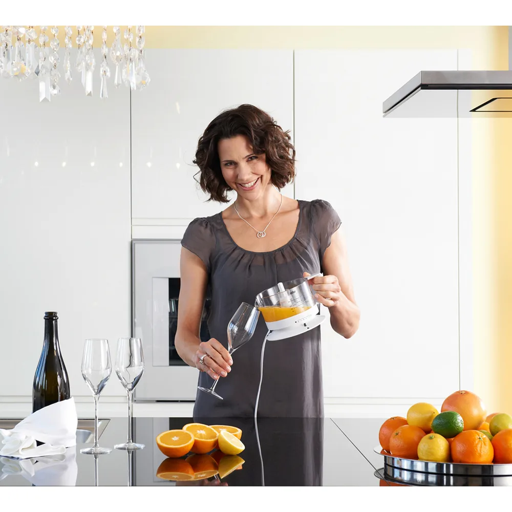 Front angle of braun tribute collection citrus juicer, black, cj-3000bk