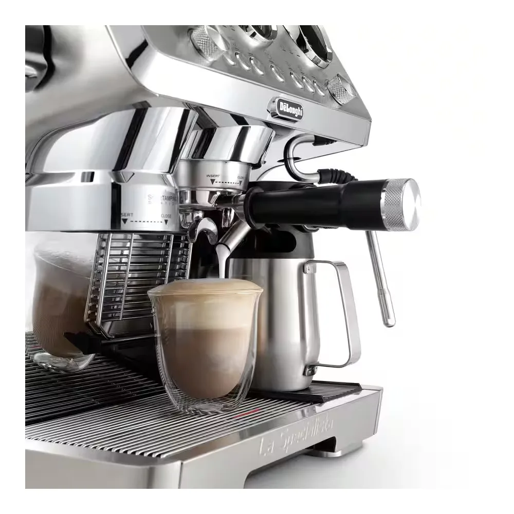Close-up design of delonghi la specialista maestro espresso & cold coffee extraction maker, 2.5 liters capacity, 1450w, 19 bar pressure, ec9885.m