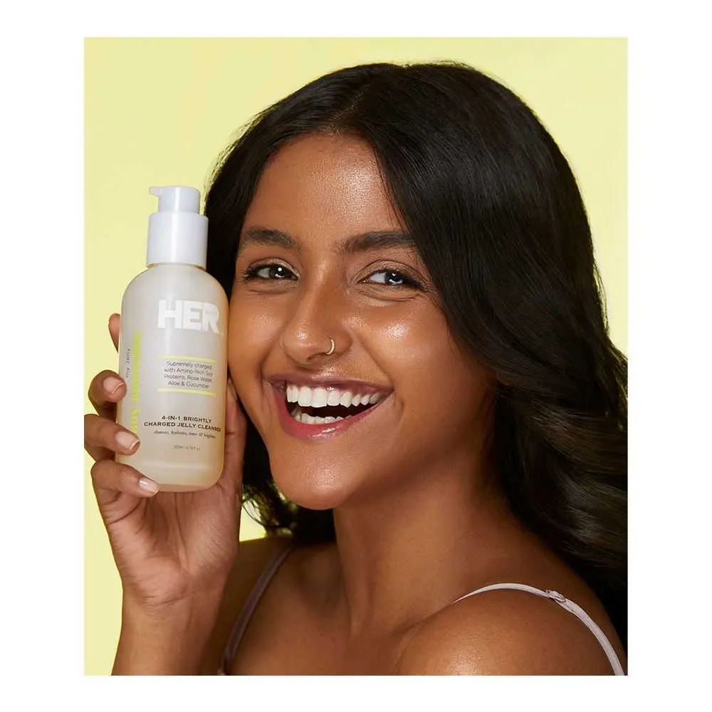 Premium everyday wear her beauty soy smoothie 4-in-1 brightly charged jelly cleanser, 200ml